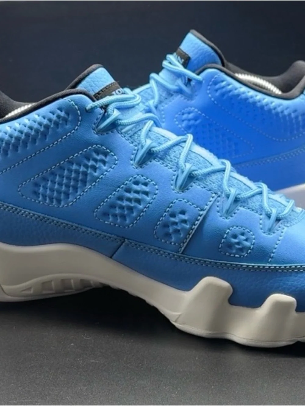 Air jordan 9 low pantone 832822-401 US size 9.5
